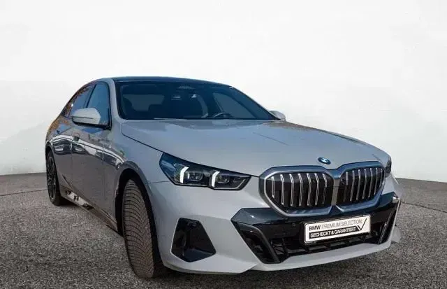 Usata BMW 520 M Sport 197 CV (144 kW) 2024 Grigio Berlina