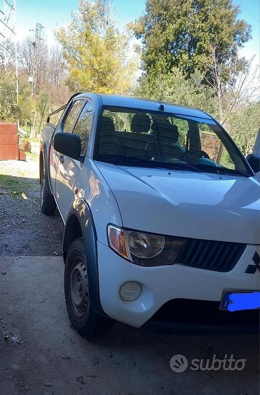 Usata Mitsubishi L200 136 CV (100 kW) 2009 Bianco Pick-up