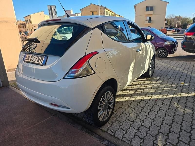 Usata Lancia Ypsilon Gold 85 CV (62 kW) 2014 Bianco Utilitaria
