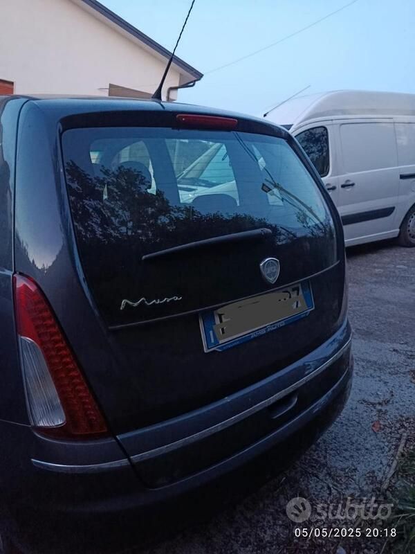 Usata Lancia Musa 95 CV (69 kW) 2011 Grigio Monovolume