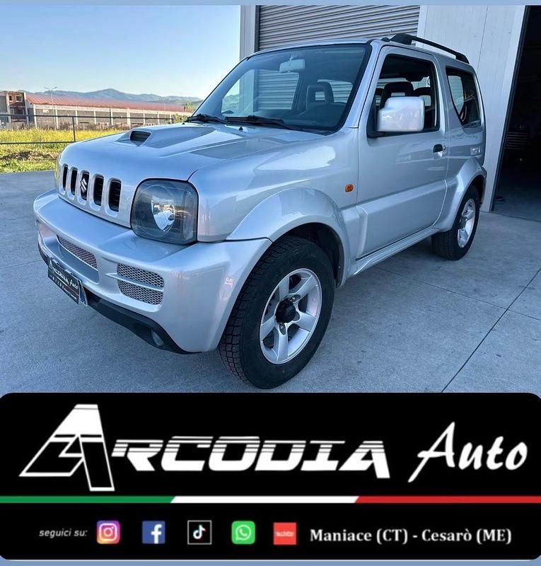 Usata Suzuki Jimny 86 CV (63 kW) 2009 Argento SUV