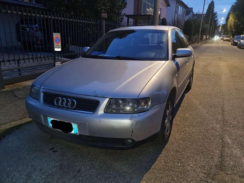 Usata Audi A3 Attraction 131 CV (96 kW) 2002 Argento Utilitaria