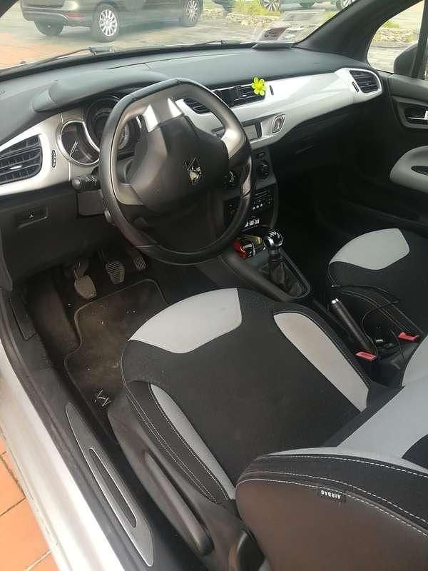 Occasion Citroën DS3 Chic 68 ch (50 kW) 2013 Argent Berline