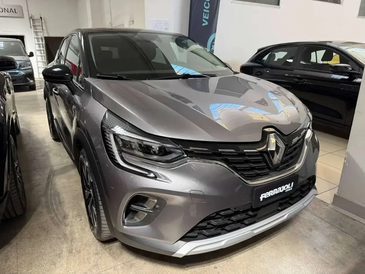 Usata Renault Captur Techno 91 CV (66 kW) 2024 Grigio SUV