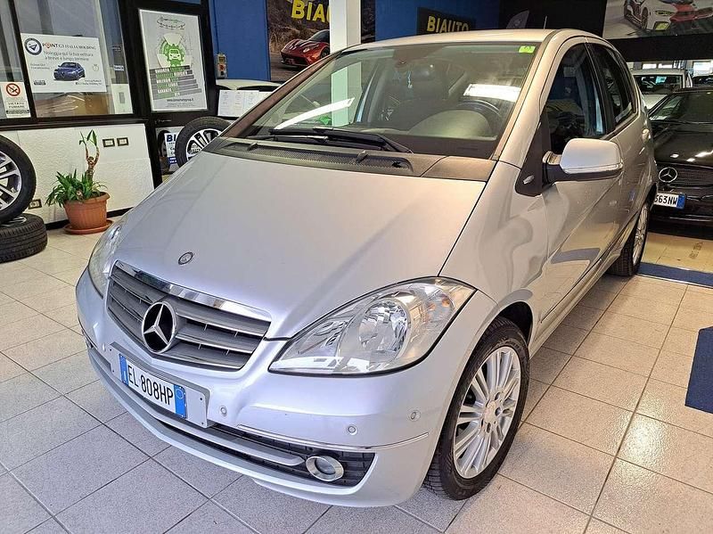 Usata Mercedes A180 Elegance 109 CV (80 kW) 2011 Argento Monovolume