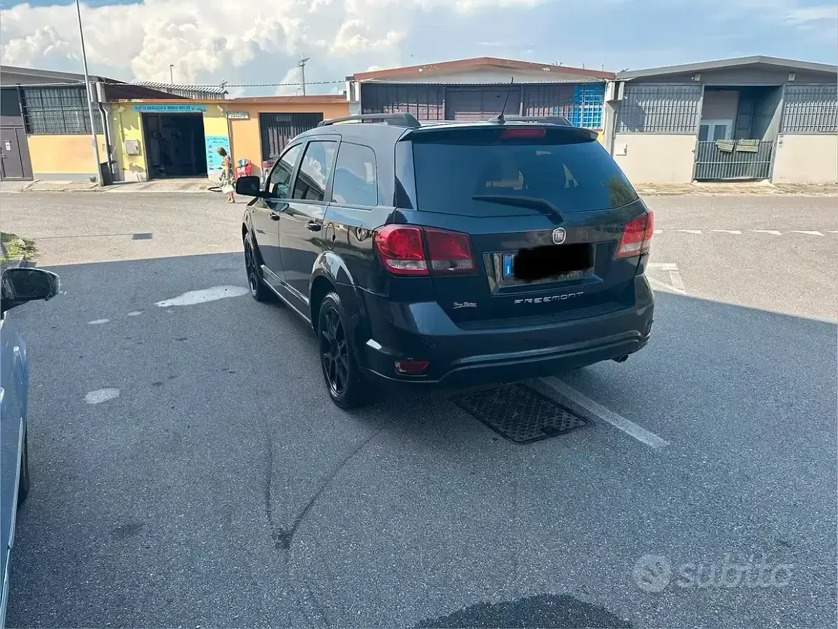 Usata Fiat Freemont 140 CV (102 kW) 2012 Nero SUV