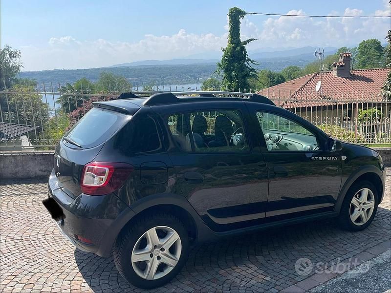Usata Dacia Sandero Stepway 90 CV (66 kW) 2015 Nero Utilitaria
