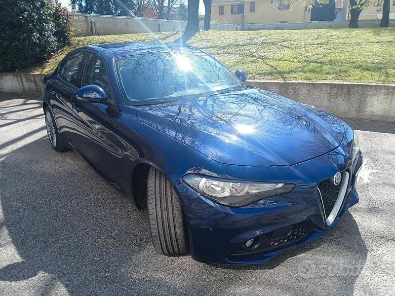 Usata Alfa Romeo Giulia Super 150 CV (110 kW) 2017 Blu Berlina