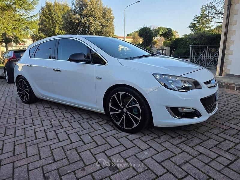 Usata Opel Astra Cosmo 140 CV (102 kW) 2013 Bianco Berlina