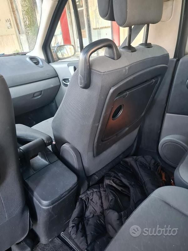 Usata Renault Scénic II 130 CV (95 kW) 2008 Grigio Monovolume