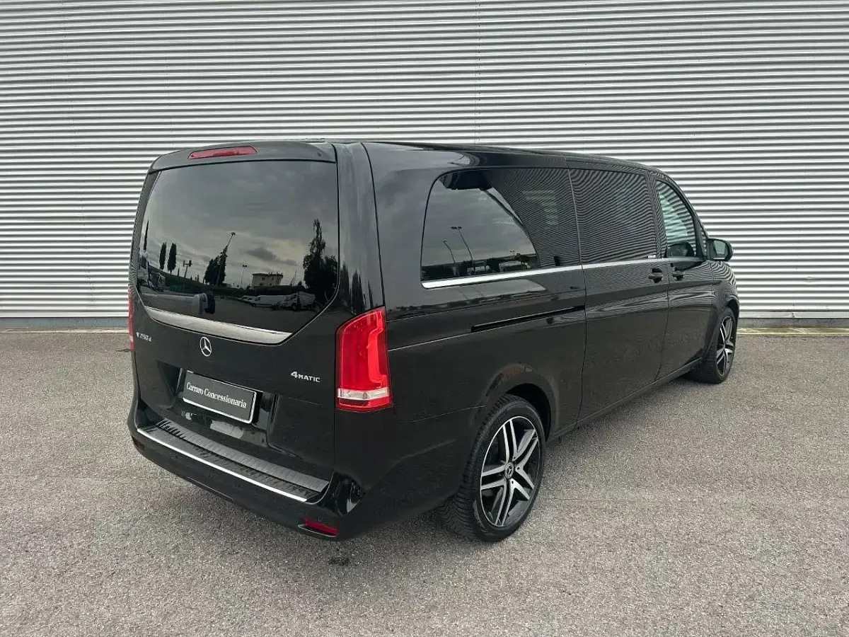 Usata Mercedes V250 190 CV (139 kW) 2023 Nero ossidiana Monovolume