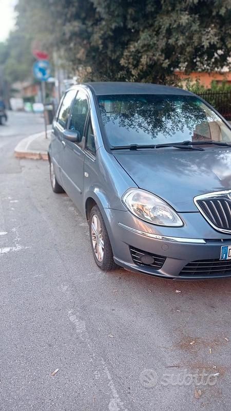 Usata Lancia Musa 69 CV (50 kW) 2009 Grigio Monovolume