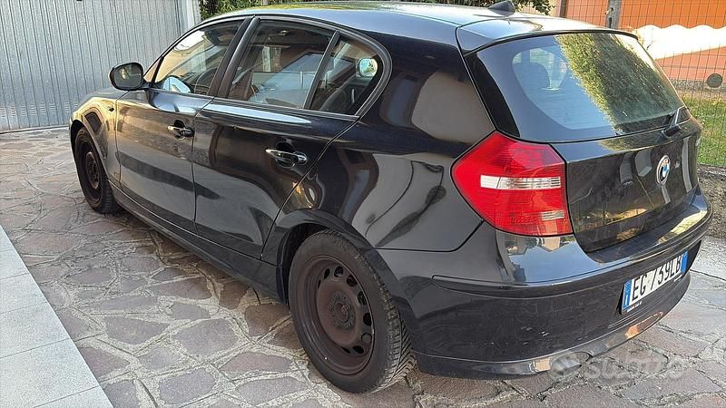 Usata BMW 118 143 CV (105 kW) 2011 Nero Utilitaria