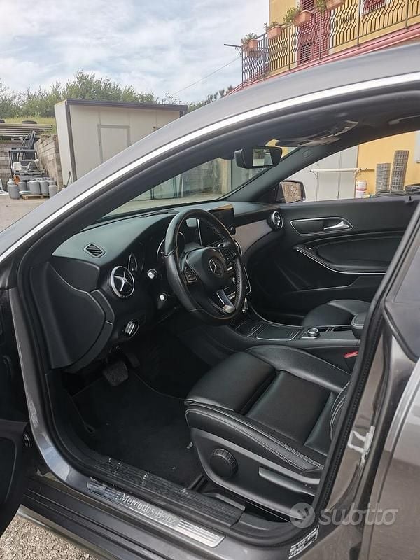 Usata Mercedes CLA200 136 CV (100 kW) 2017 Grigio Berlina