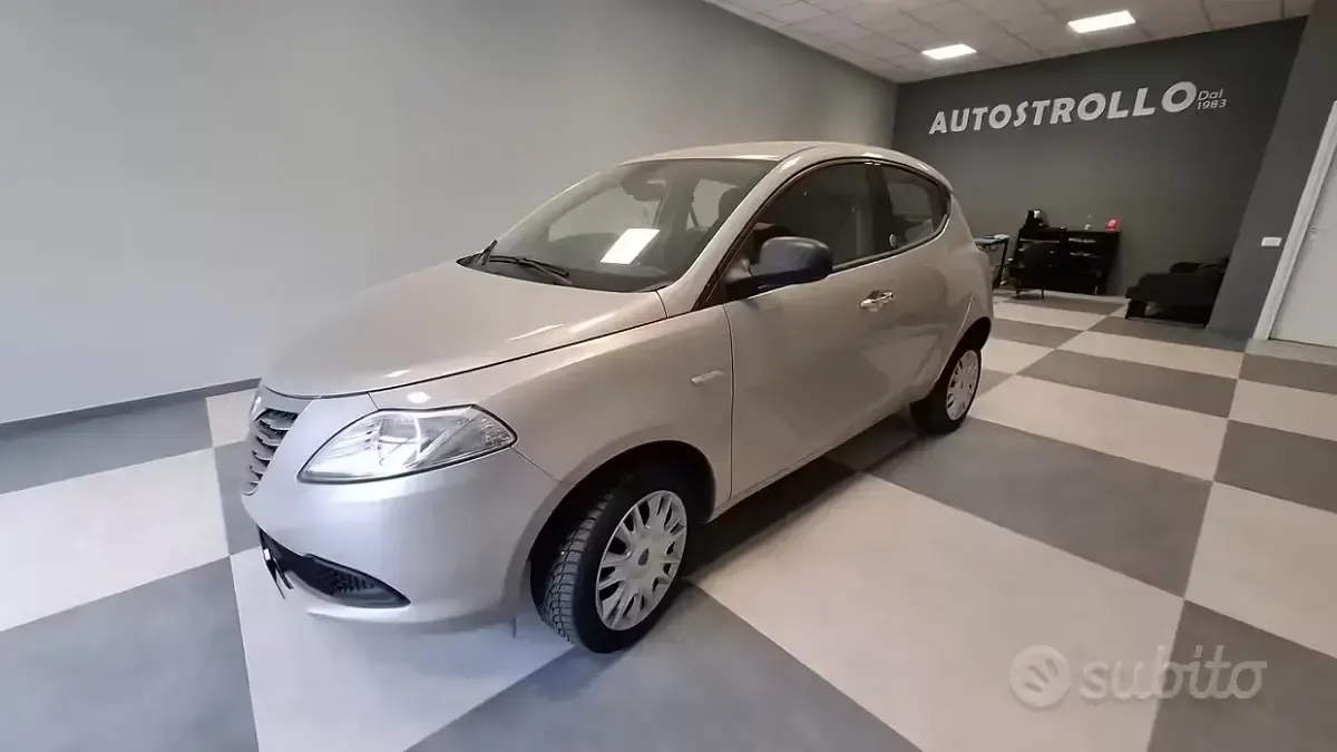 Usata Lancia Ypsilon 80 CV (58 kW) 2014 Grigio Utilitaria