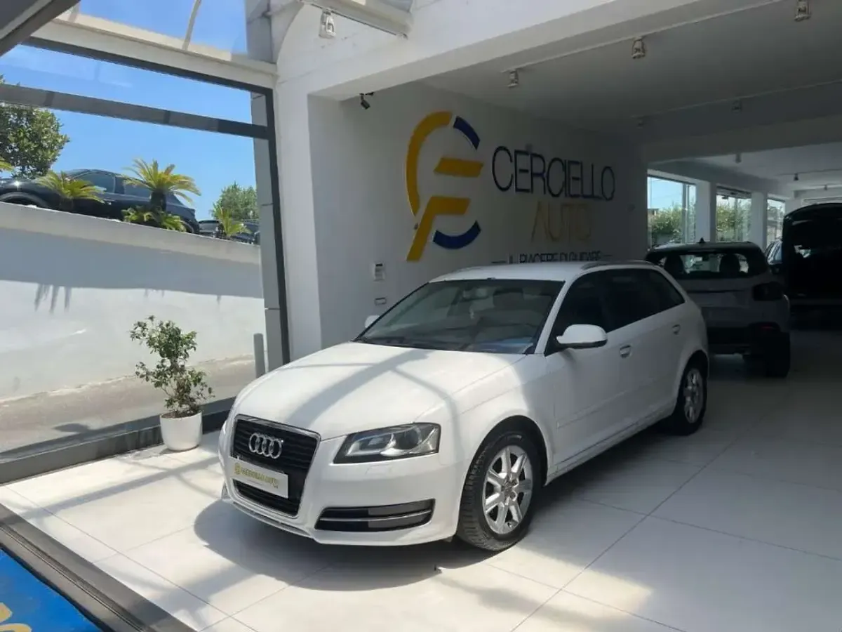 Usata Audi A3 Ambition 105 CV (77 kW) 2010 Bianco pastello Utilitaria
