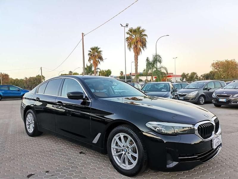 Begagnad BMW 518 Luxury Line 150 HK (110 kW) 2021 Svart Sedan
