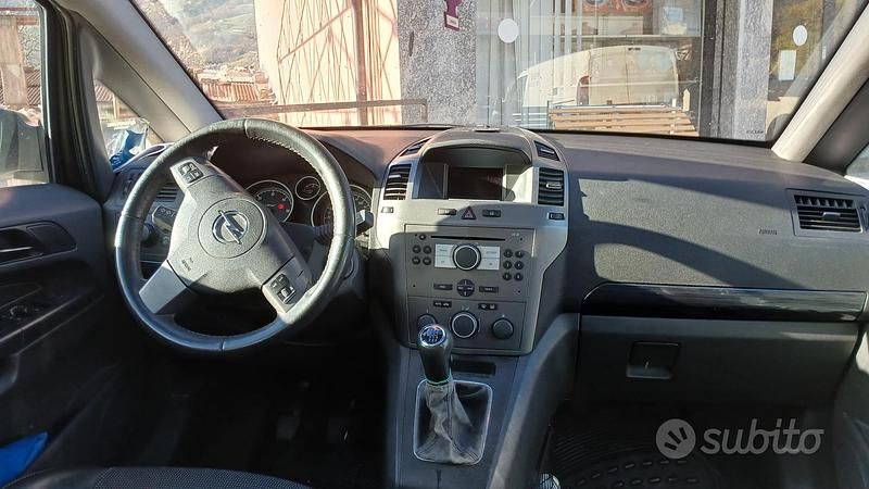 Usata Opel Zafira 2005 Marrone Monovolume