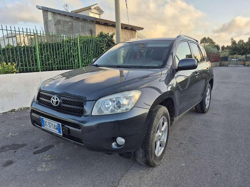 Usata Toyota RAV4 136 CV (100 kW) 2006 SUV