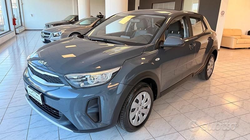 Grigio Usata 2022 Kia Stonic Urban SUV | 9990 € (Super prezzo) - Immagine 1/4