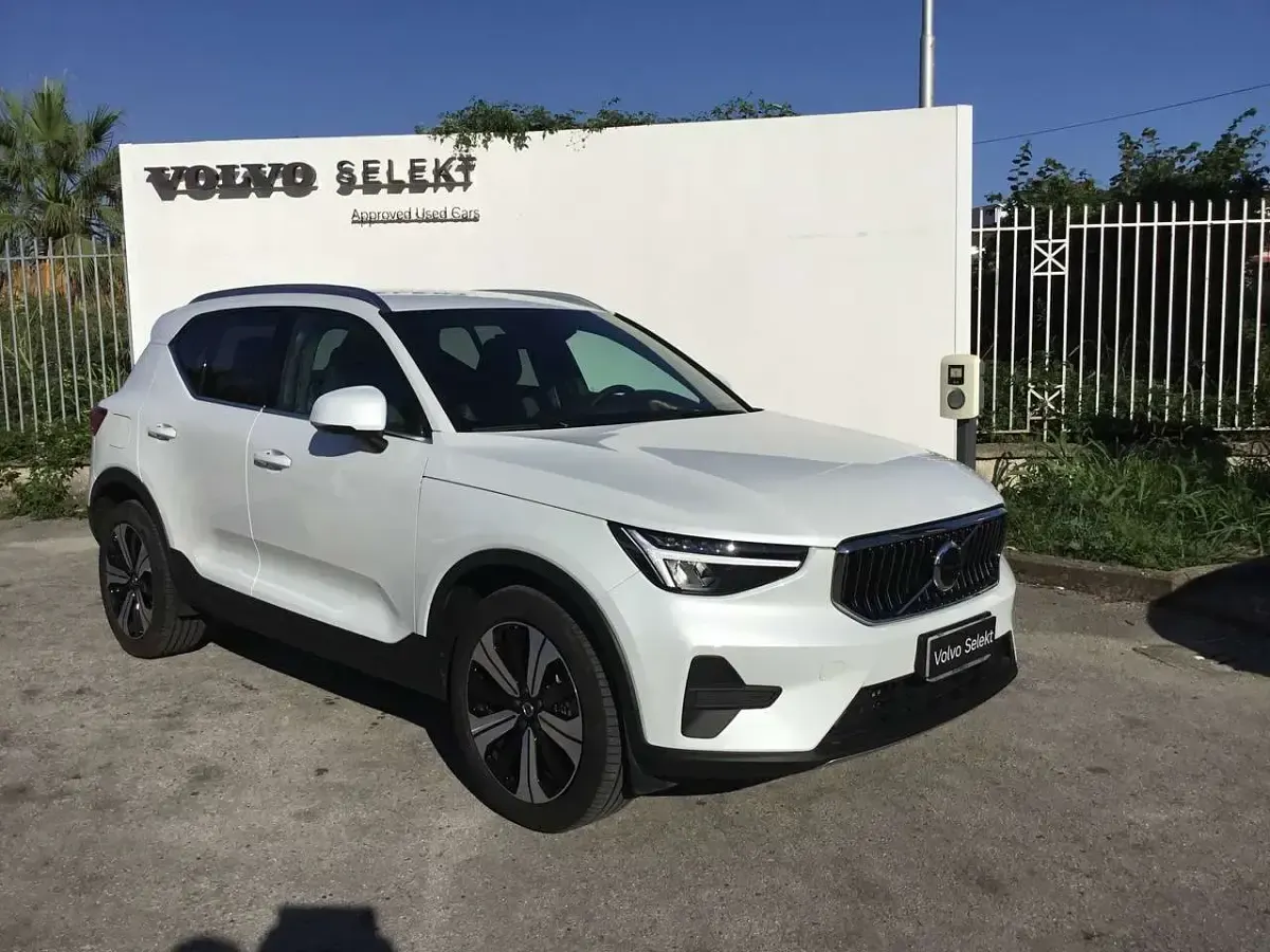 Usata Volvo XC40 Core 129 CV (94 kW) 2022 Crystal white SUV