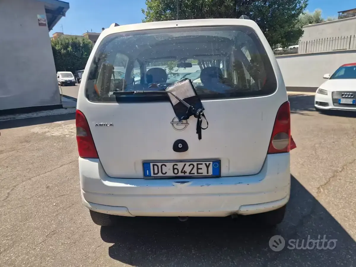 Usata Opel Agila 60 CV (44 kW) 2006 Bianco Utilitaria