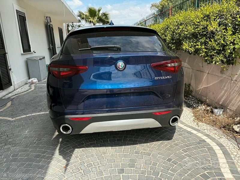 Usata Alfa Romeo Stelvio Super 160 CV (117 kW) 2021 Blu SUV