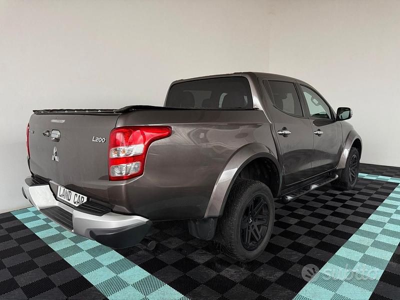 Usata Mitsubishi L200 Intense 181 CV (133 kW) 2017 Marrone Pick-up
