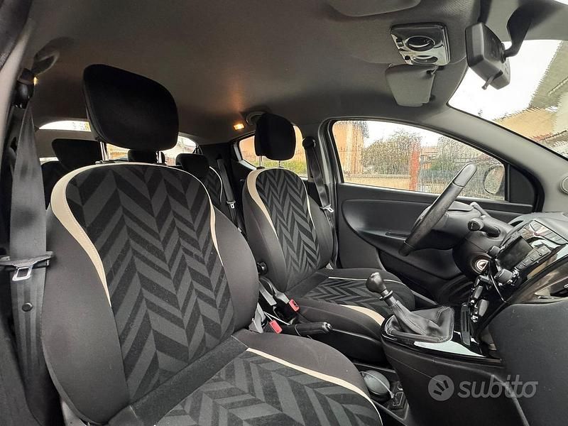 Usata Lancia Ypsilon 69 CV (50 kW) 2016 Grigio Utilitaria