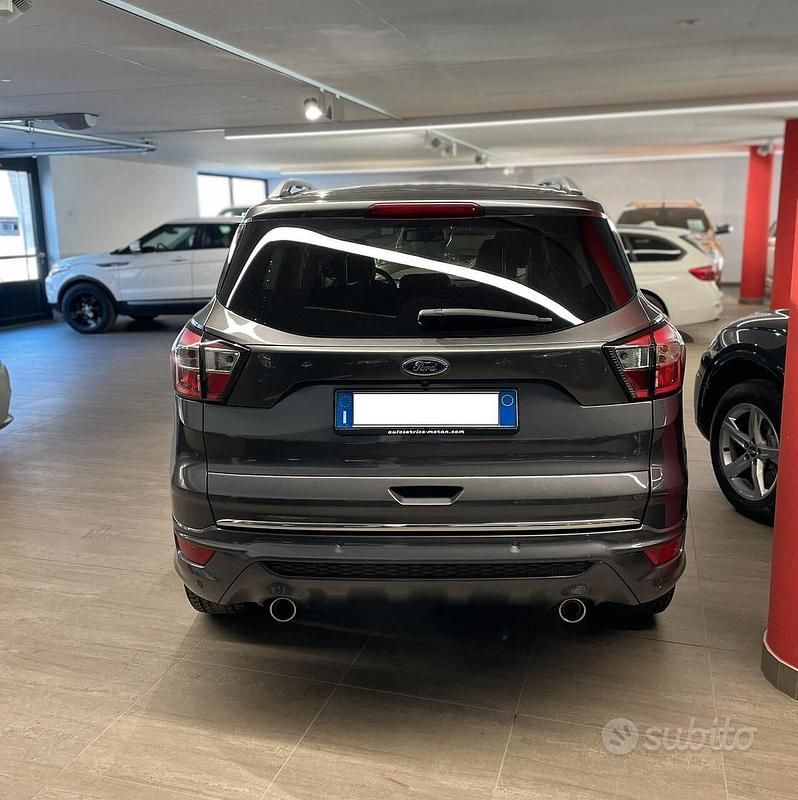 Usata Ford Kuga Vignale 179 CV (131 kW) 2019 Grigio SUV