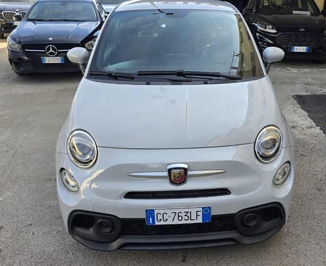 Usata Abarth 595 145 CV (106 kW) 2021 Grigio pastello Utilitaria