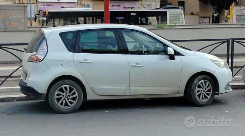 Usata 2014 Renault Scénic III Monovolume | 5800 € (Buon prezzo) - Immagine 1/1