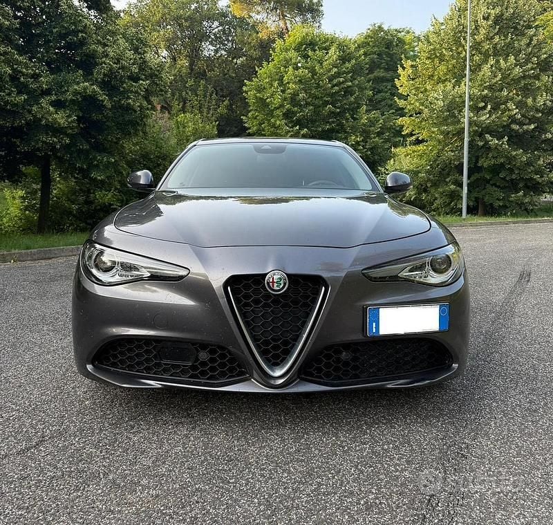Usata Alfa Romeo Giulia 190 CV (139 kW) 2019 Grigio Berlina