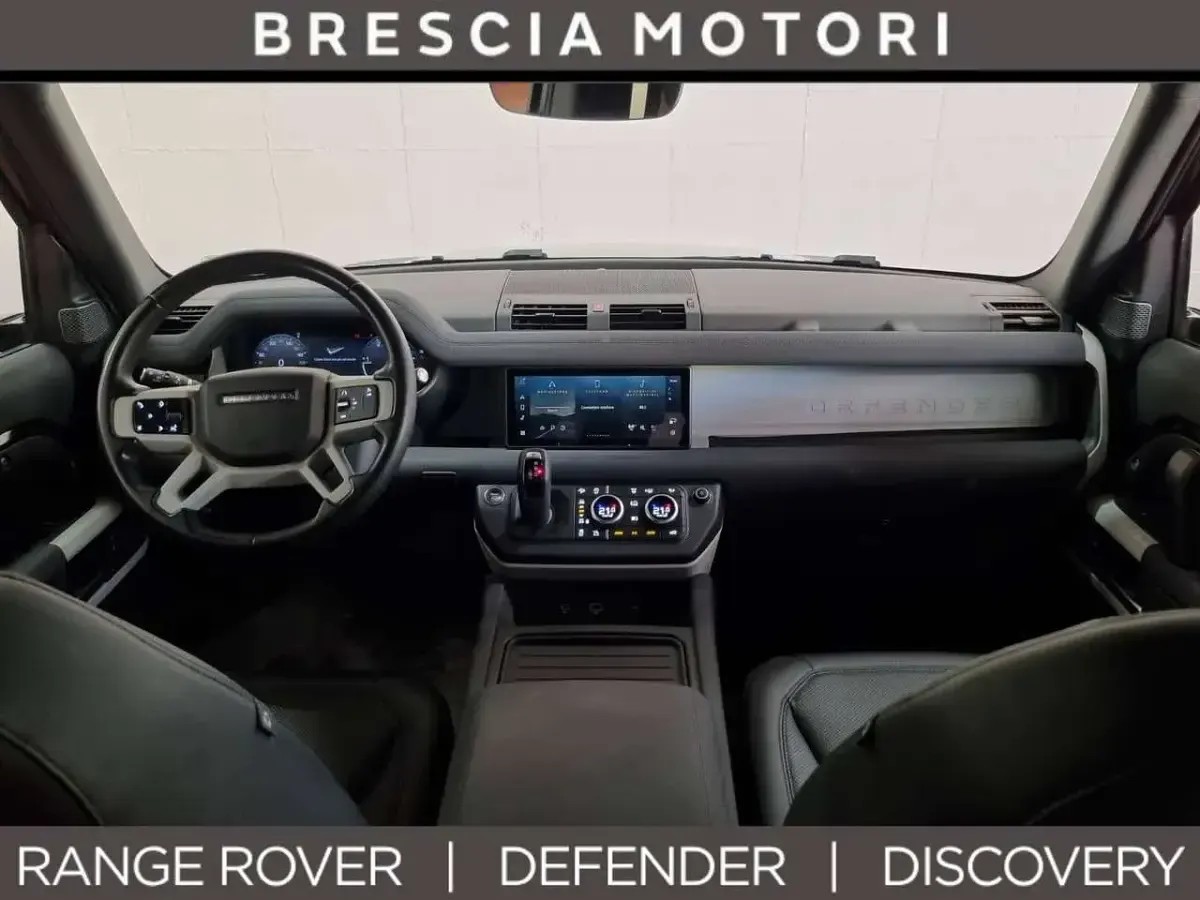 Usata Land Rover Defender SE 249 CV (183 kW) 2023 Santorini black SUV