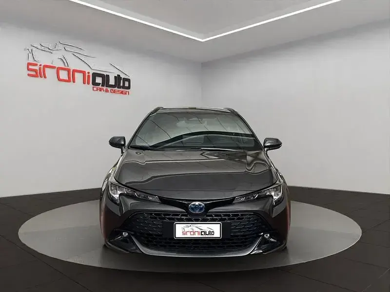Usata Toyota Corolla Active 140 CV (102 kW) 2025 Grigio scuro Station wagon