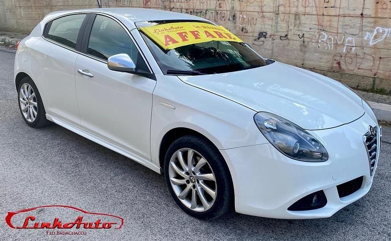 Usata Alfa Romeo Giulietta Exclusive 149 CV (109 kW) 2014 Bianco Utilitaria