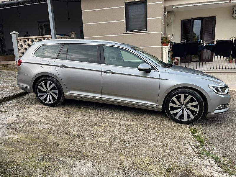 Grigio Usata 2016 VW Passat Station wagon | 12.500 € (Buon prezzo) - Immagine 1/4