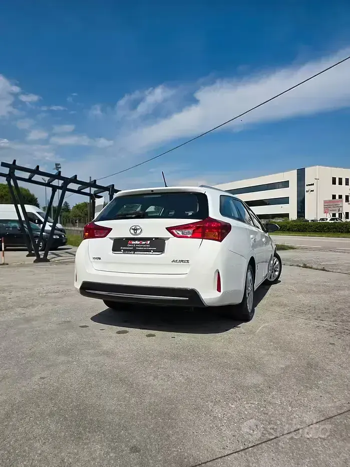 Usata Toyota Auris 90 CV (66 kW) 2014 Bianco Station wagon