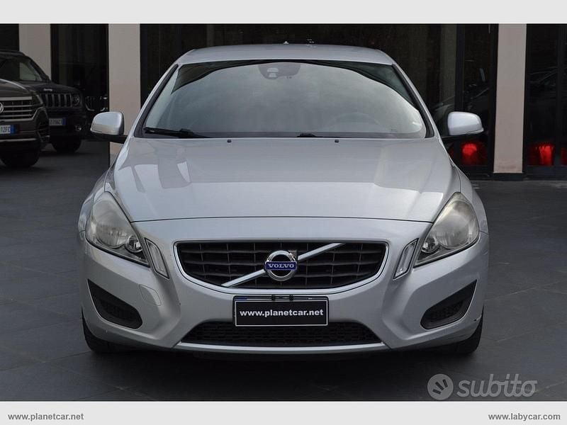 Usata Volvo S60 Momentum 163 CV (119 kW) 2010 Argento Berlina