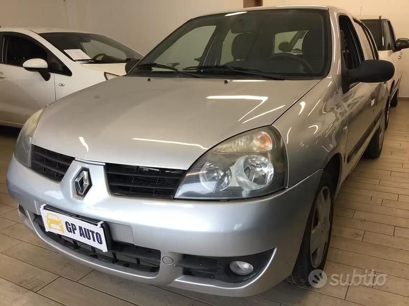 Usata Renault Clio II Dynamique 58 CV (42 kW) 2007 Grigio Berlina