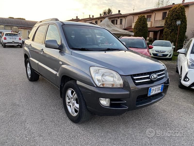 Usata Kia Sportage Active 112 CV (82 kW) 2005 Grigio SUV