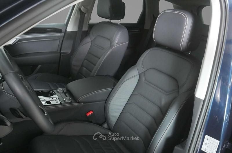 Usata VW Touareg 231 CV (169 kW) 2025 Blu SUV