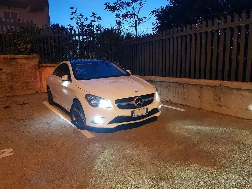 Käytetty Mercedes CLA180 109 HP (80 kW) 2014 Valkoinen Sedan