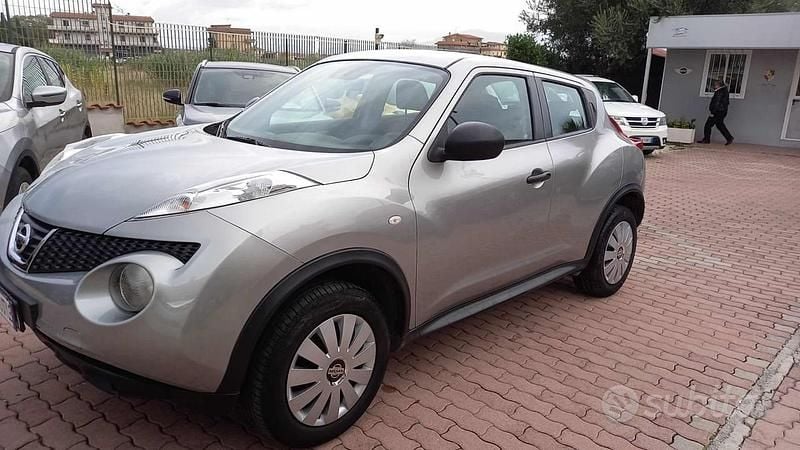 Usata Nissan Juke Visia 110 CV (80 kW) 2011 Grigio SUV