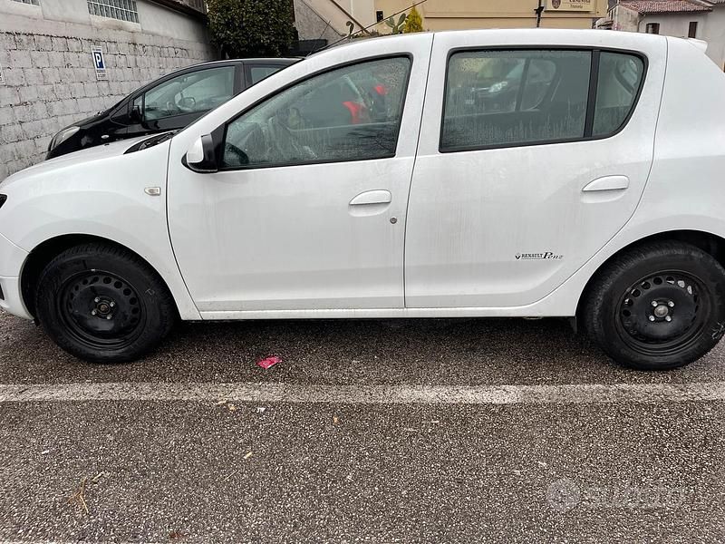 Usata Dacia Sandero Lauréate 75 CV (55 kW) 2015 Bianco Utilitaria