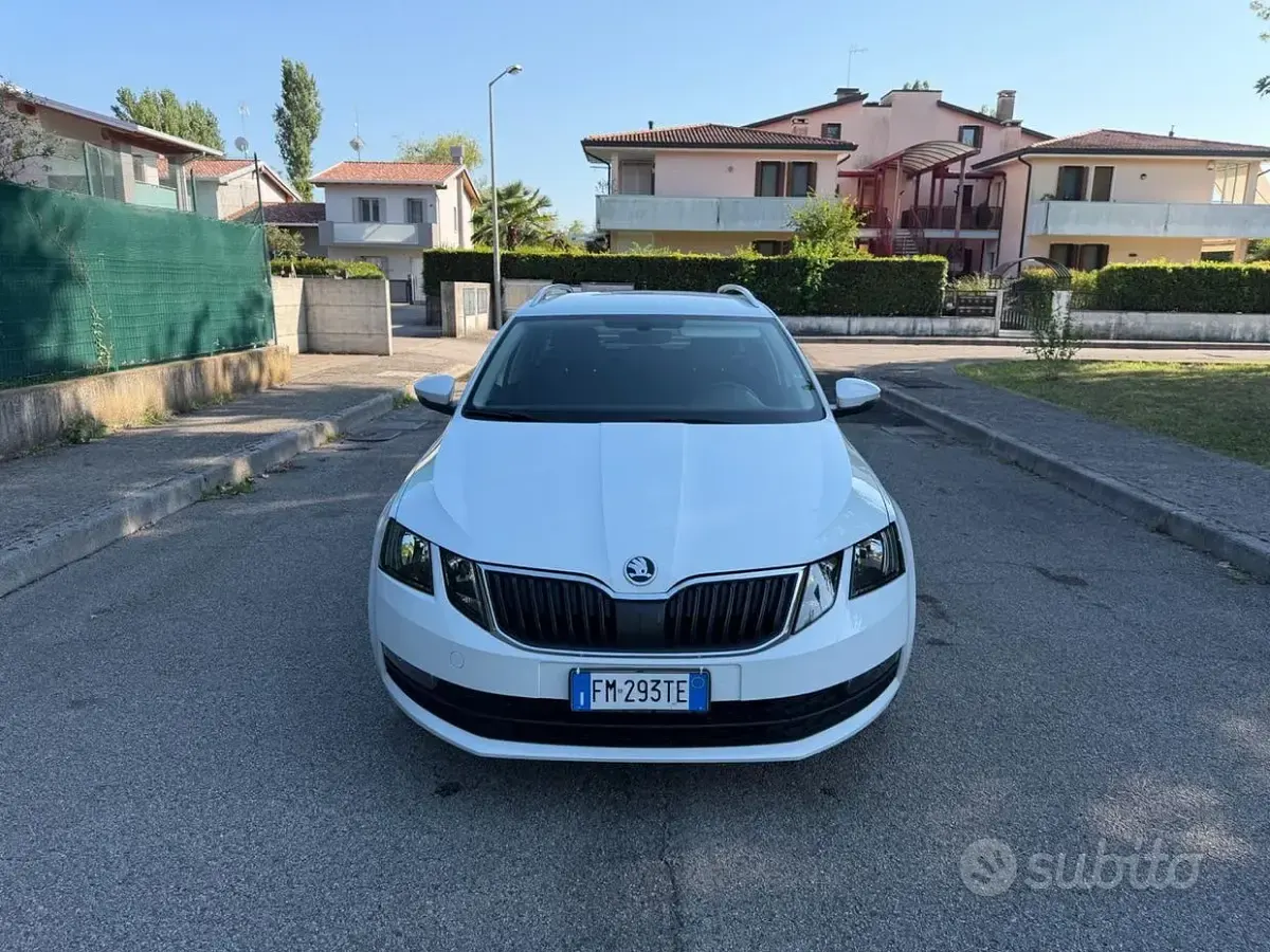 Usata Skoda Octavia G-TEC Executive 110 CV (80 kW) 2018 Bianco Station wagon