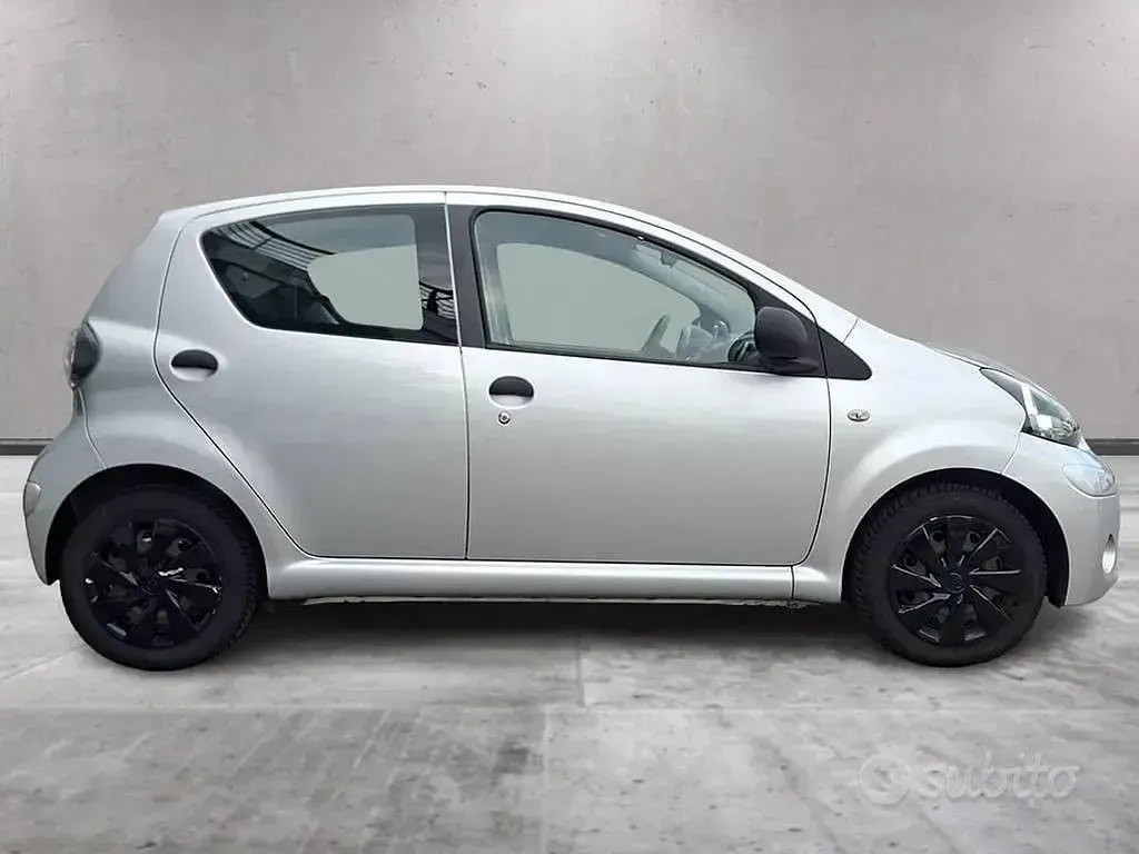 Usata Toyota Aygo Connect Style 68 CV (50 kW) 2012 Grigio Utilitaria