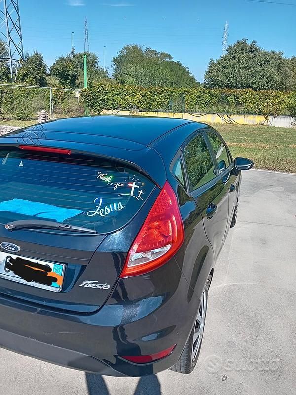 Usata Ford Fiesta 82 CV (60 kW) 2009 Nero Utilitaria