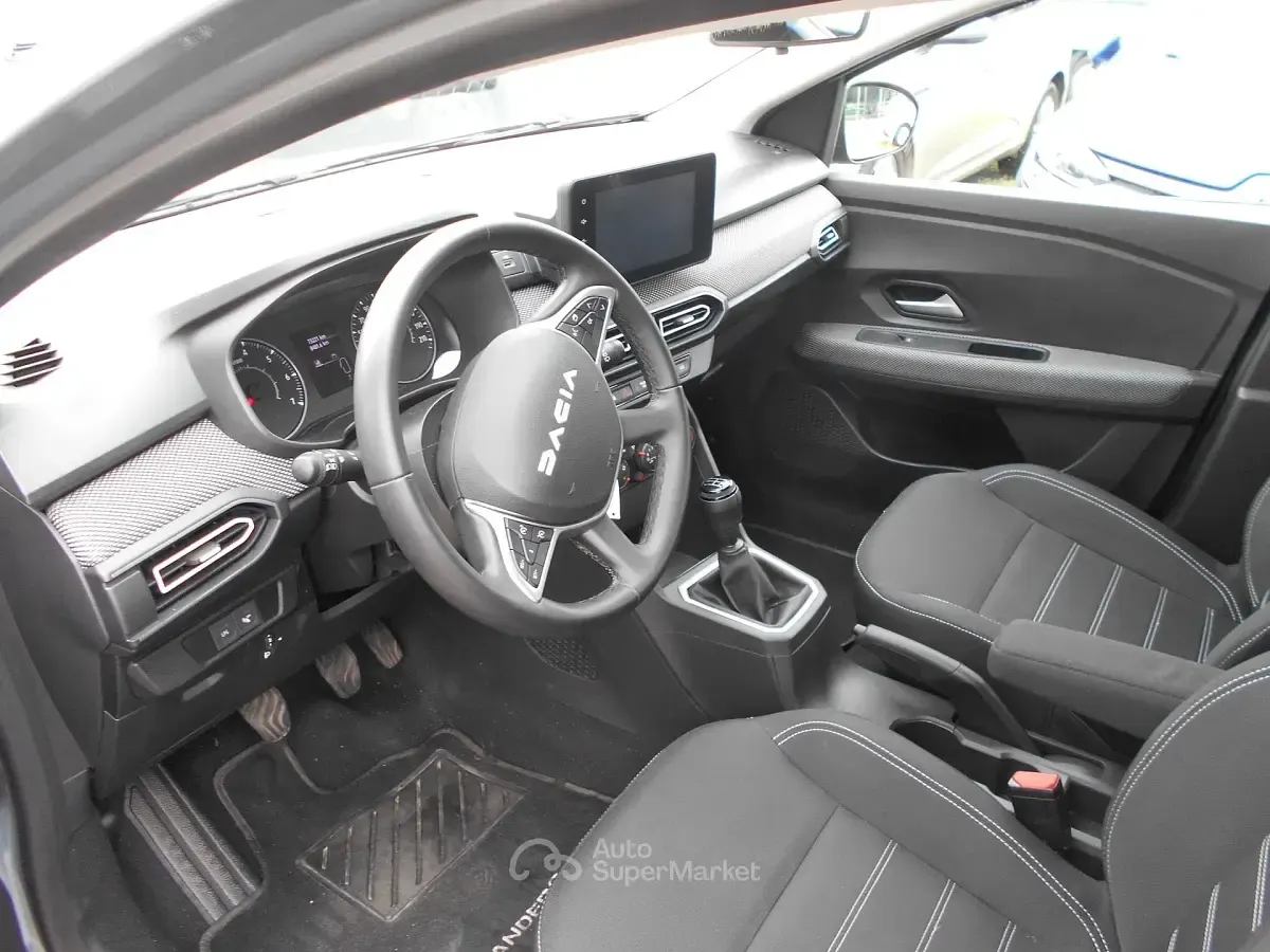 Usata Dacia Sandero 101 CV (74 kW) 2023 Gray Berlina