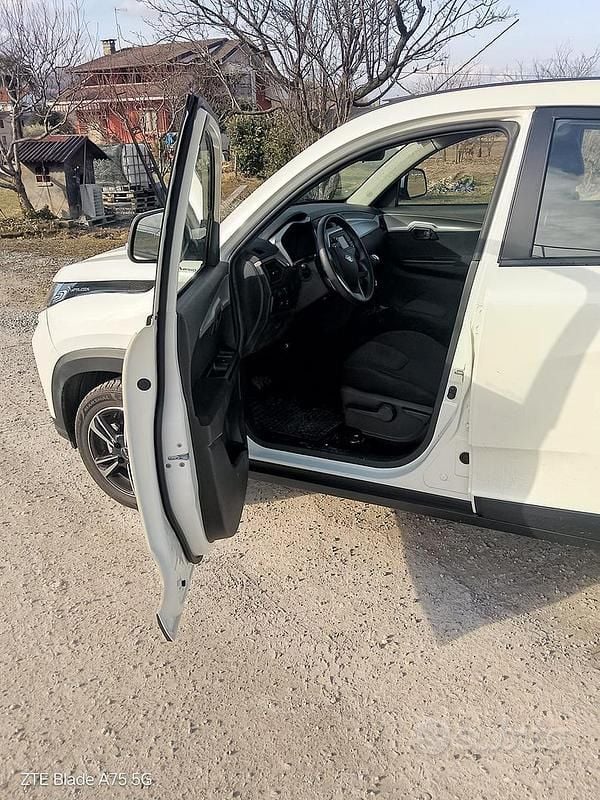 Usata Mahindra KUV100 87 CV (63 kW) 2022 Bianco SUV